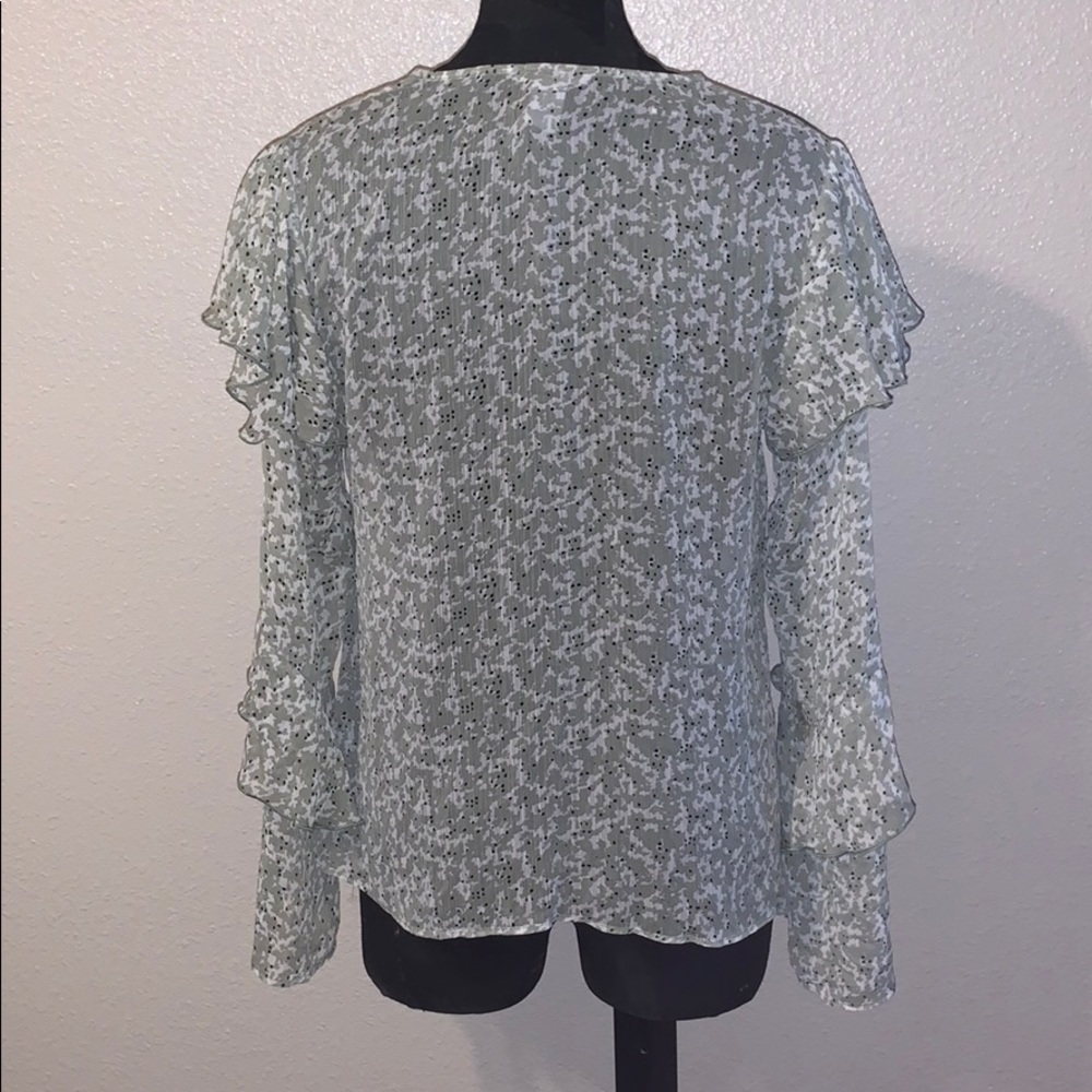 H&M Ruffle Sleeve Lightweight Blouse - Picture 3 of 4